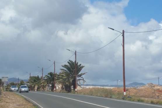 Alumbrado dota de iluminación al tramo de la carretera de Melenera que permanecía a oscuras (Foto TA)
